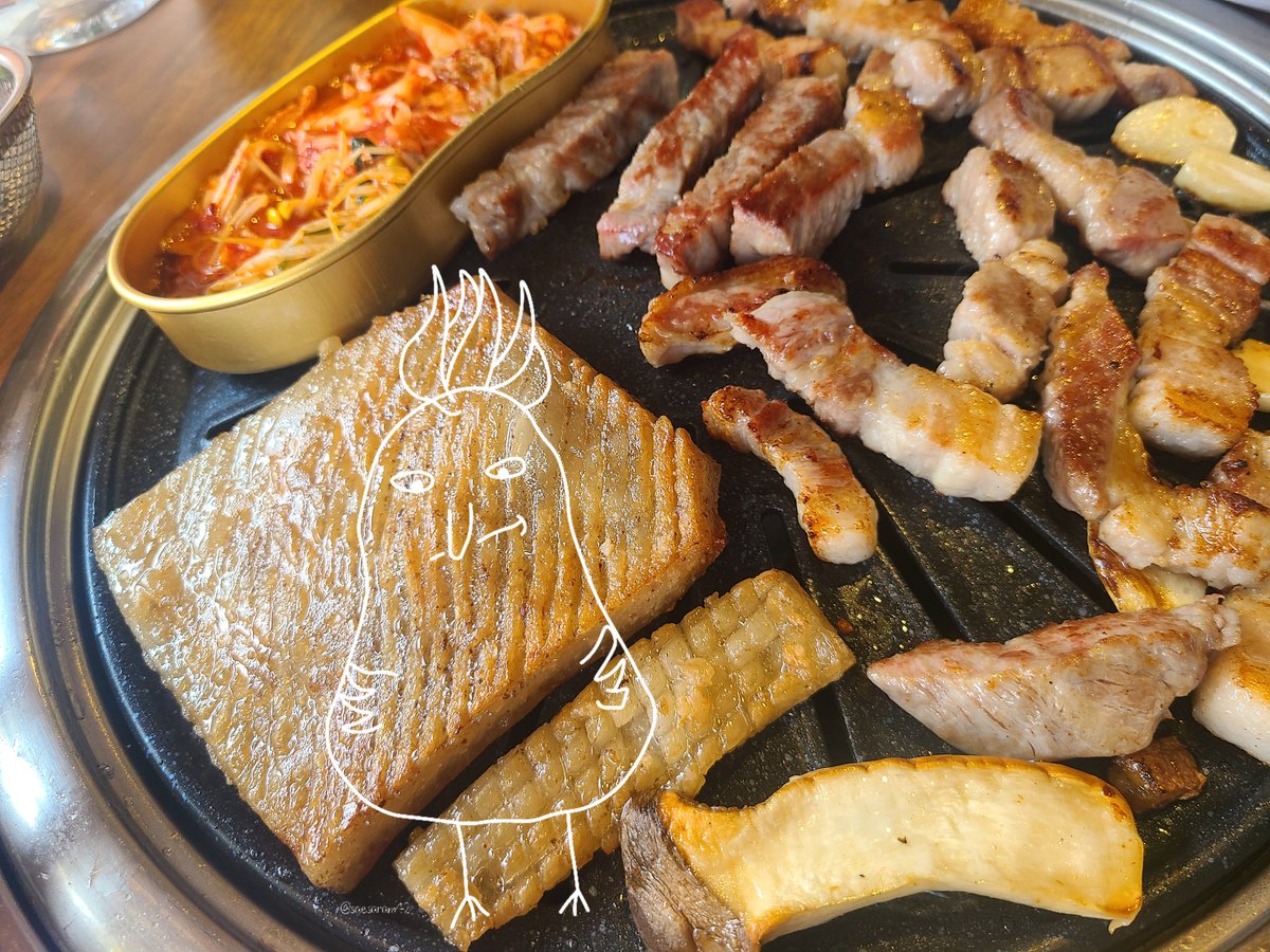 saesaram42's tweet photo. 너무 오랜만에
트위터에 뭘 올릴까 하다가
삼겹살에 껍데기 먹은 날
기념컷 한번 올리고
나는 다시 공부하러
슝~ https://t.co/fetPD8B0mO