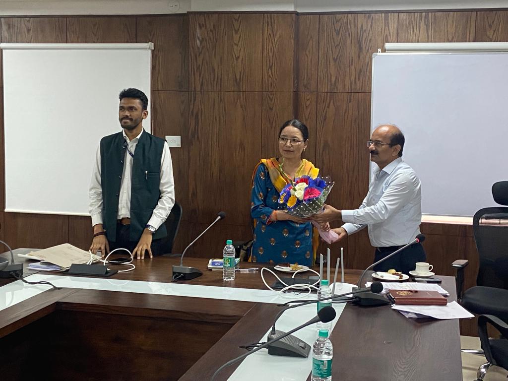 DOMGOK's tweet photo. It was a pleasure to have Smt Rinchen Lhamo, National Minority Commission member, visited our MWD Helpline along with Director Dr. Shivkumar, MD Mohammad Naseer and AO Anjum Hafeez. https://t.co/0FvMqRe4Am