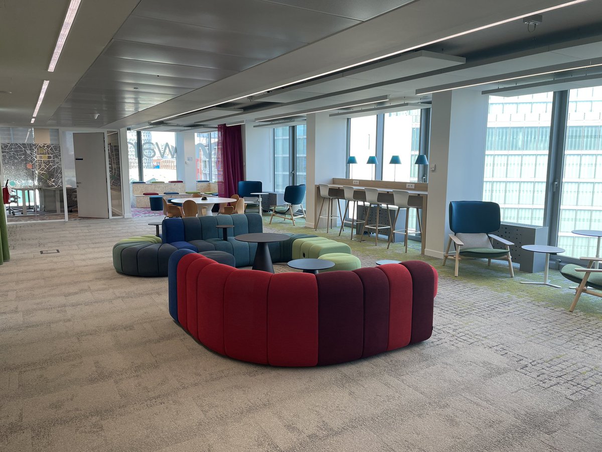 bbrundert's tweet photo. Started early in the new & beautiful @VMware_IT office in Milano. Getting together with @edhoppitt @robbiej @GBoufis and @eboverino - exciting year ahead! #RunAllTheThings https://t.co/LEnx6cvoPz