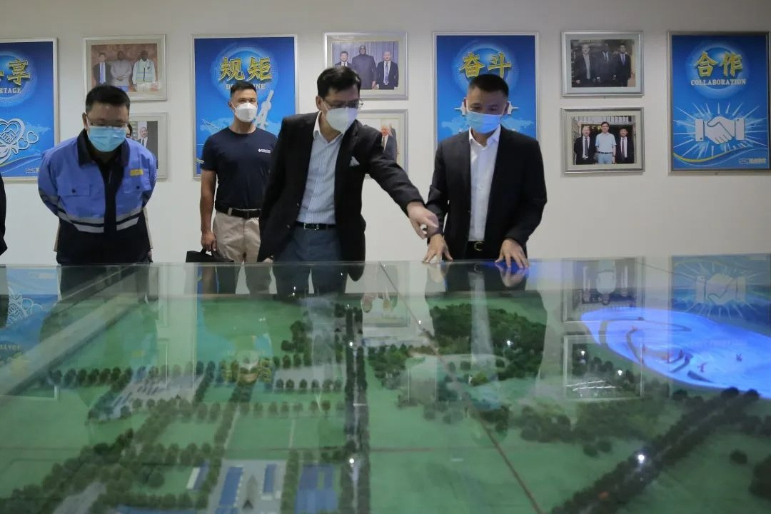 SICOMINES's tweet photo. Pendant son séjour dans la Province du Lualaba, l’@Amb_zhujing a visité les installations de la @Sicomines. Satisfait de cette œuvre grandiose, il a encouragé la #Sicomines de continuer à œuvrer pour le bien-être du peuple congolais et à consolider le partenariat gagnant-gagnant. https://t.co/h342wtLuCH