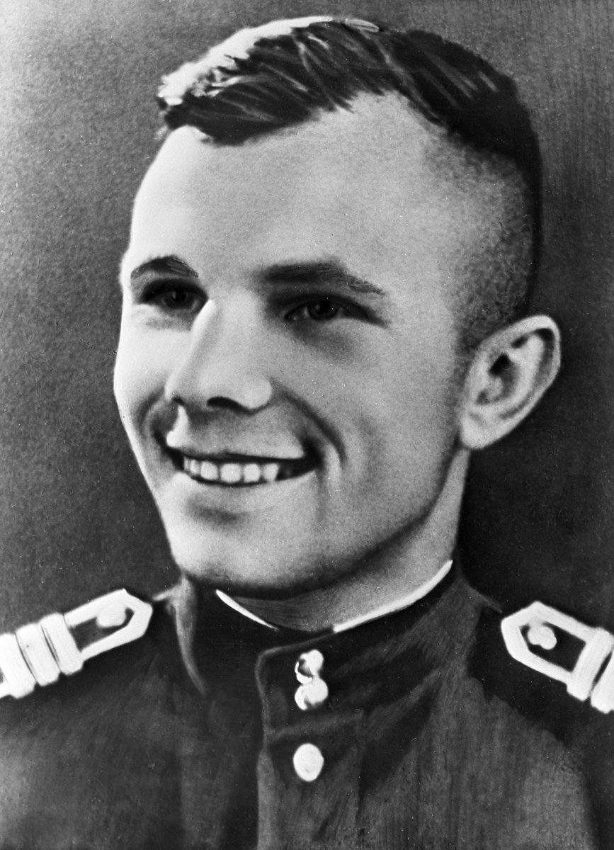 👨‍🚀Heute vor 62 Jahren flog Juri #Gagarin als erster Mensch in den Weltraum. Am 12. April 1961 flog er mit dem Raumschiff Wostok 1 und umrundete die Erde in 108 Minuten. Trotz des Kalten Krieges wurde er weltweit gefeiert. 
#Russland #гагарин1961 #gagarin1961 #firstinspace