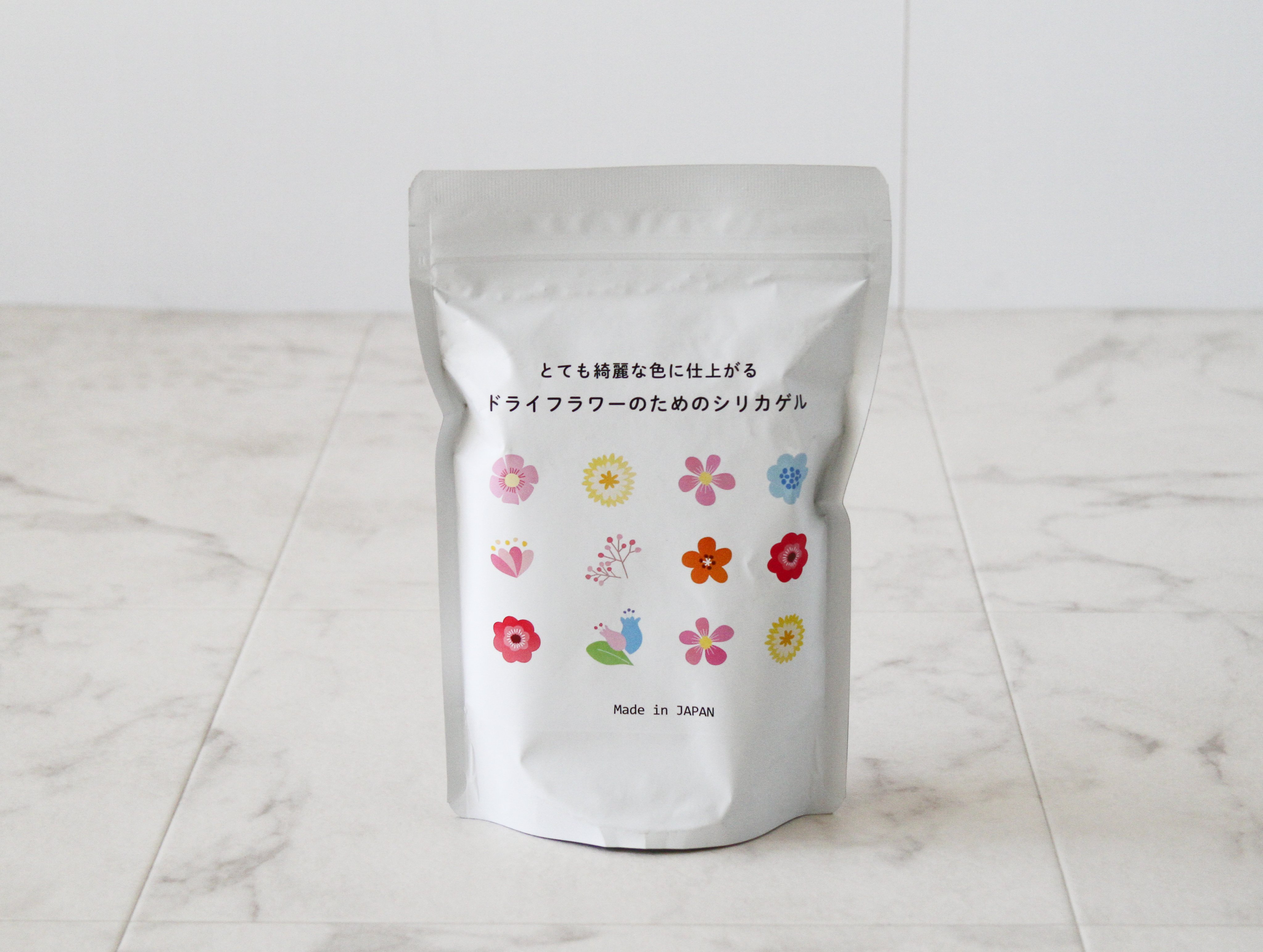 日本化工機材 V Twitter シリカゲル 乾燥剤 を使って 簡単で色鮮やかなドライフラワーを作る事ができます Amazonにて販売中です T Co Y31t0vl97w この冊子は 相模原市内の小学校74校の新4年生を対象に 授業等で活用されるよう発行されたものです