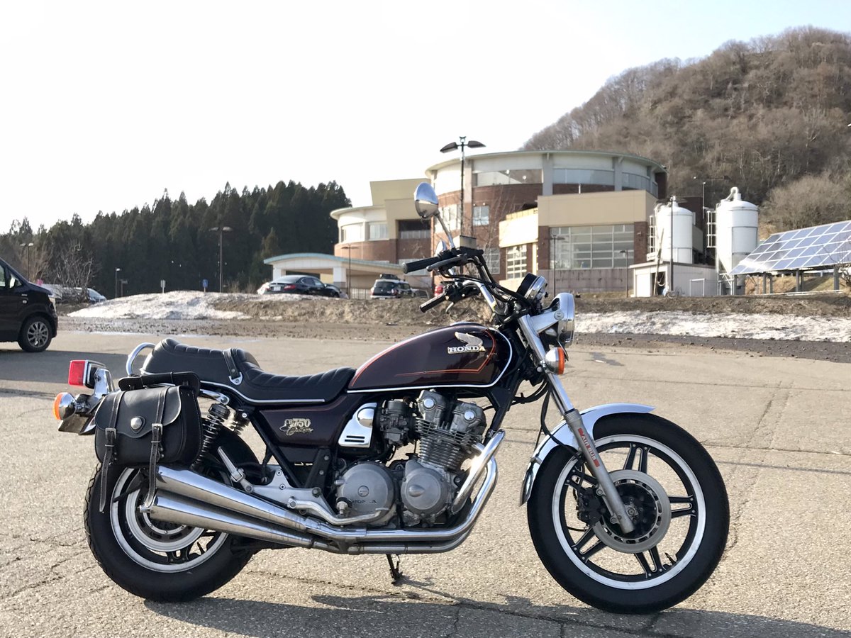 nsocc2002's tweet photo. ユメリアで君を待つ👍
#cbm2022 #カーアンドバイクミーティングユメリア #rc04 #honda #cb750c #ぬく森温泉ユメリア #刈和野 https://t.co/x9CHTS47gP