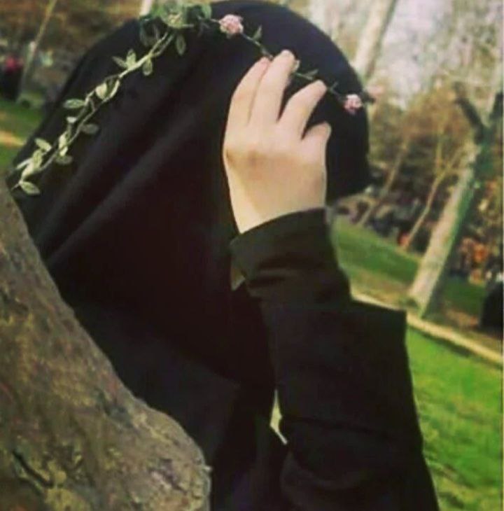 #التكبر مذموم من جميع الناس 
إلا من النساء أمام الأجانب. فيجب أن تكون #المرأة متكبرة أمام الرجل الأجنبي :
"فلا تخضعن بالقول" 🦋