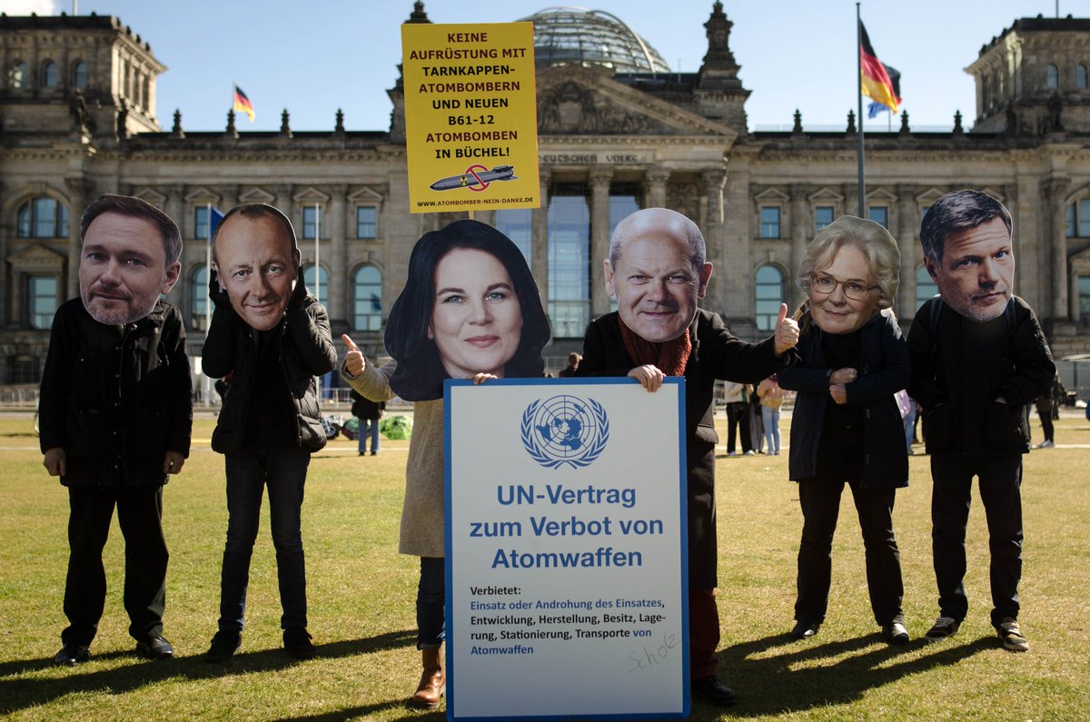 IFFF_WILPF's tweet photo. Stattdessen fordern wir einen Beitritt zum #TPNW und #atomare #Abrüstung https://t.co/NAJNMkQaNt