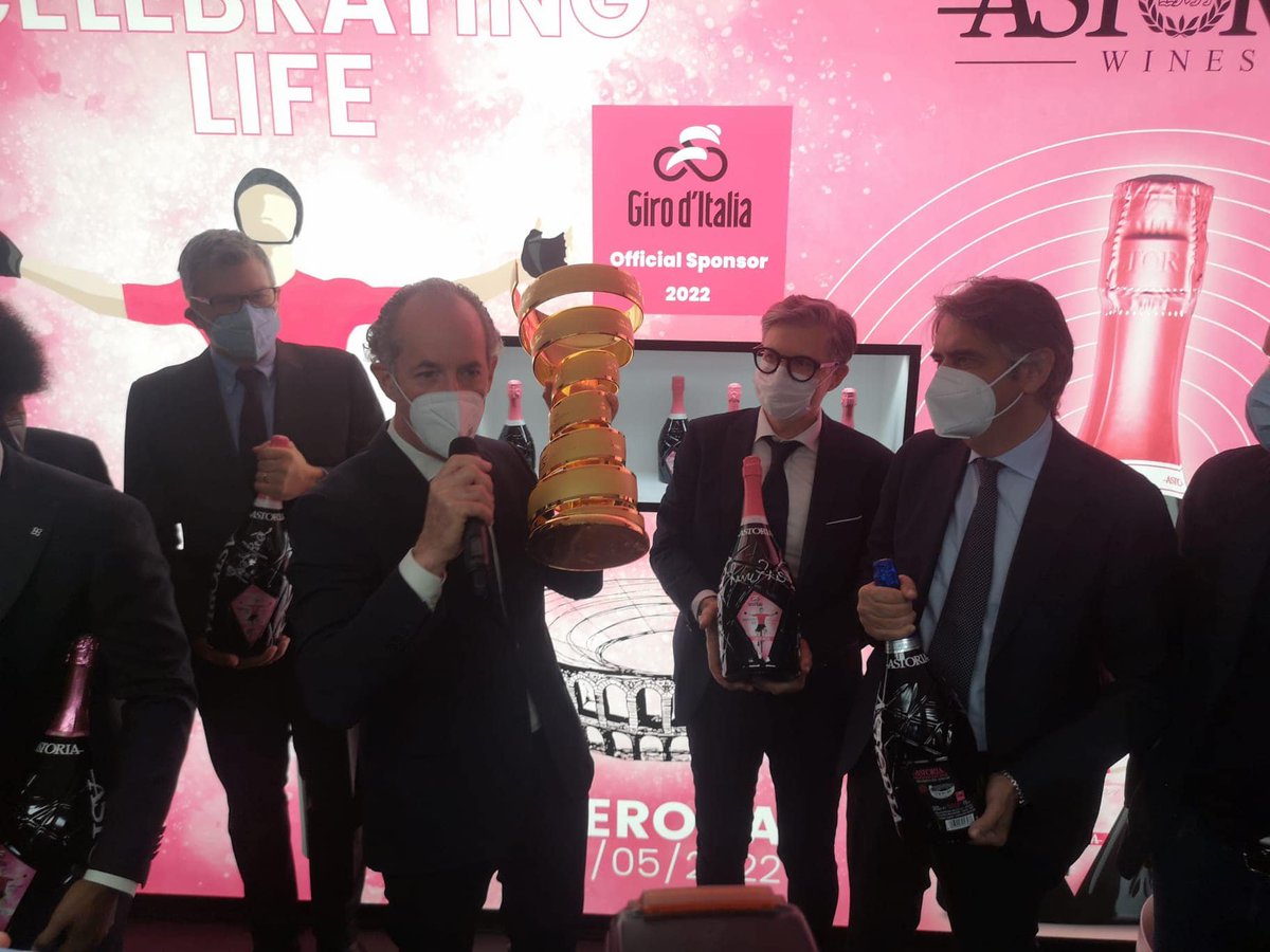 GoWine5's tweet image. Scatti, volti e vini camminando il secondo giorno del #Vinitaly 🍷