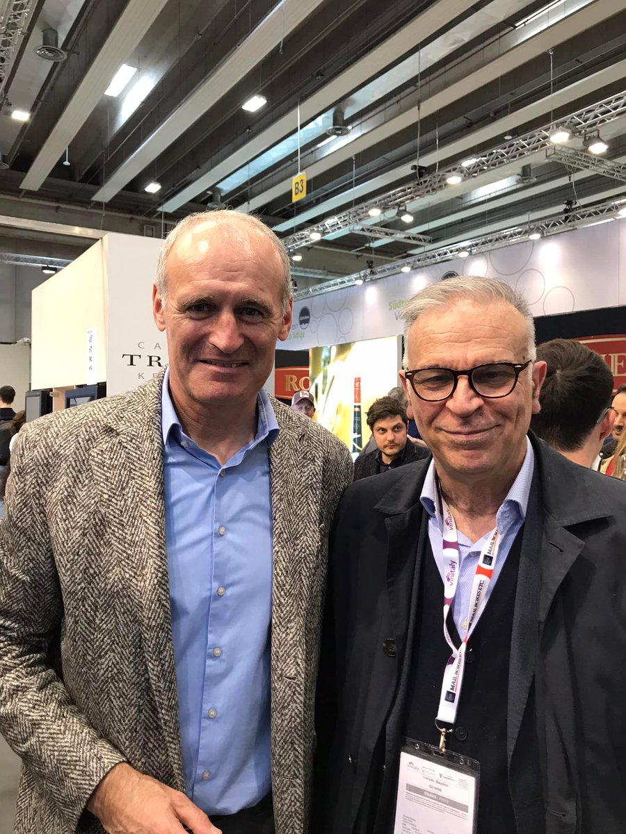 GoWine5's tweet image. Scatti, volti e vini camminando il secondo giorno del #Vinitaly 🍷