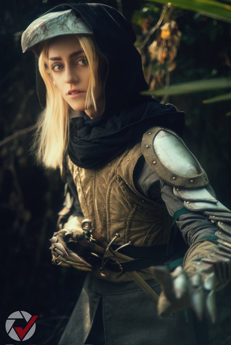 🪶I have faith in my friends well enough. Faith that they will one day stab me in my back.

Cosplay by yours truly!
📷: @ wanderersoulphotography 
Taken at @in_volta 

#ilvolta #volta #voltaincosplay #volta2021 #ilvolta2021
#DragonAge #cosplay 
@bioware
