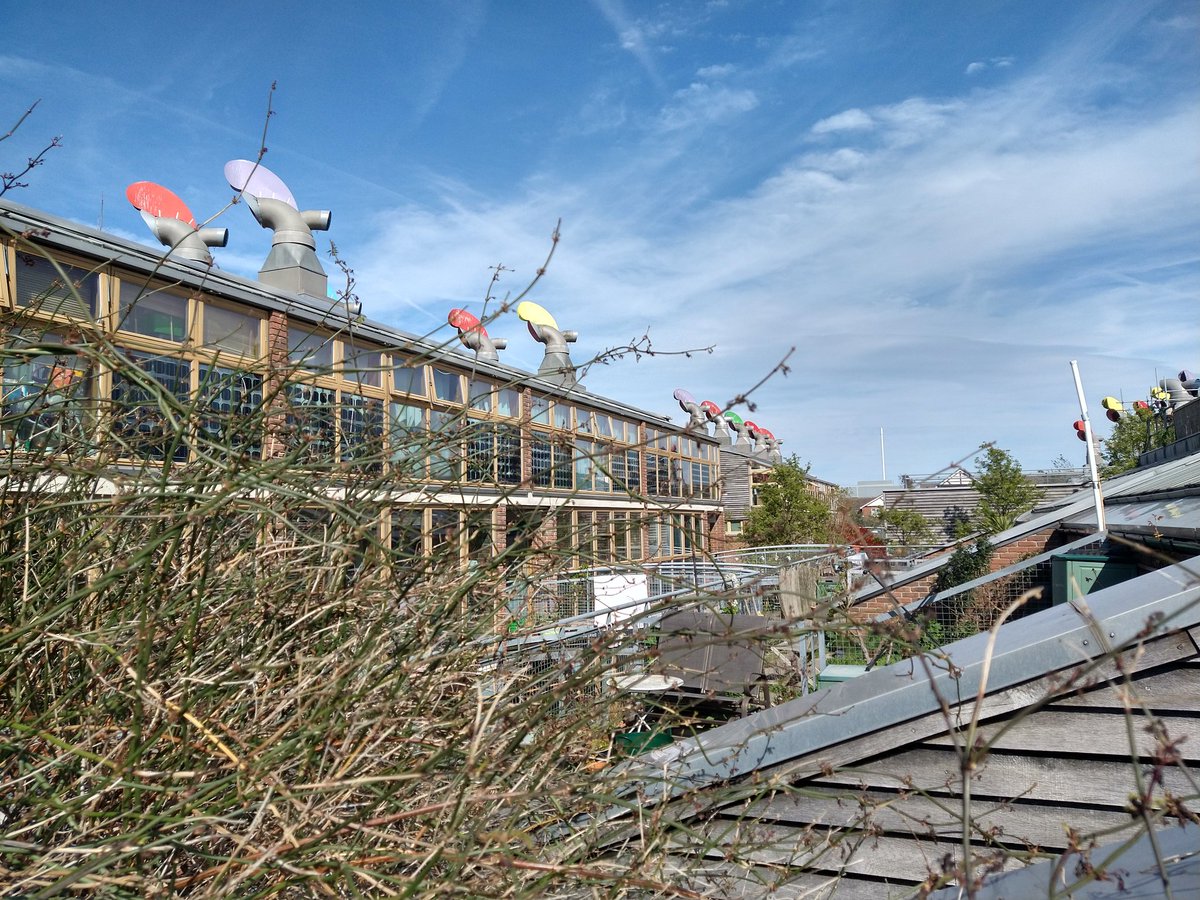 luan_bpta's tweet photo. Yesterday met our friends @Bioregional and toured the iconic #BedZED which has gone down in history as the UK’s first large-scale, mixed-use low-carbon community. 20 years on this groundbreaking project continues to be a source of inspiration for developments around the world. https://t.co/zYY9PpchxS
