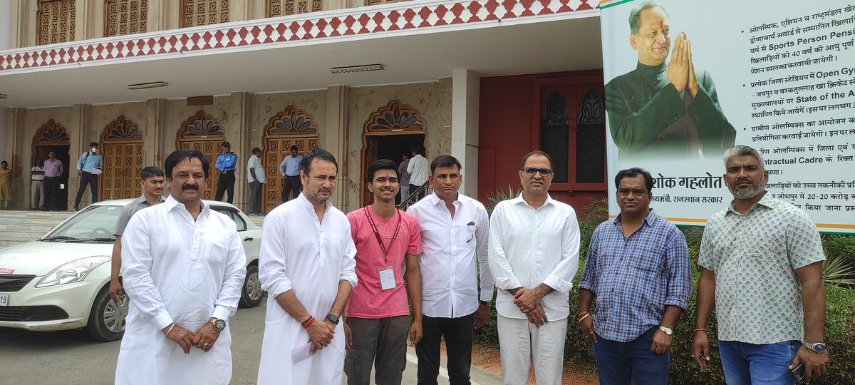 NarendraKothar8's tweet photo. राज्य सरकार @RajGovOfficial की बजट घोषणा की क्रियान्विति हेतु Nehru Youth Cultural Exposure Programme के तहत "युवा भ्रमण कार्यक्रम" 12-17 अप्रैल 2022 में जाते हुए राजस्थान युवा बोर्ड अध्यक्ष 
श्री @sitaramlamba के साथ 
@YouthBoardRaj
@AshokChandnaINC
 https://t.co/f3n5C1gWMr https://t.co/eVG4MLU2zU