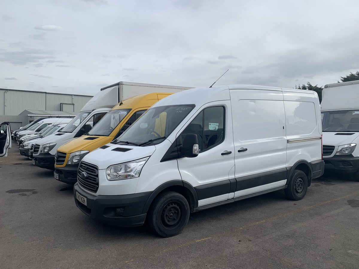 APicton_Glass's tweet photo. Down on the South Coast this morning for the #LCV sale @ShorehamAuction Over 100 #vans and #pickups to choose from @APicton_Glass @GlassGuide @autovista_group @autovista24 #usedmarket #choice #residualvalues #demand https://t.co/iOVjBP917y