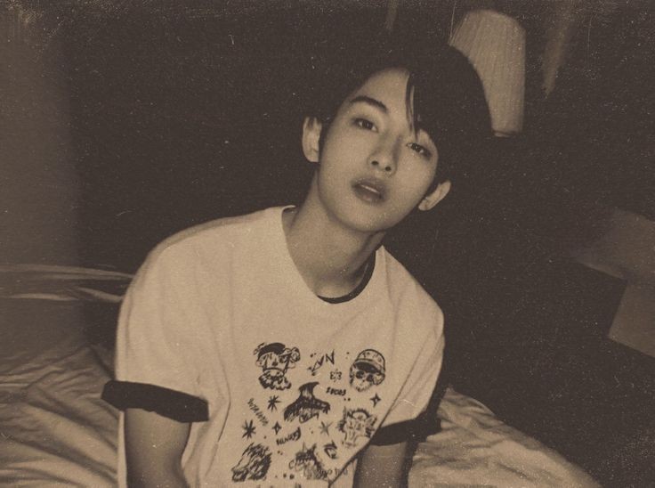 ianyiking's tweet photo. —what happened in 2009?
A #dowin prompt
Wherein js, their son, took a trip down into a memory lane in finding out the truth about the letter he accidentally read. A letter full of longing, regrets, mistakes, forgiveness, and love. A letter given by his father dy to his papa ww. https://t.co/WEWG9C2FVb
