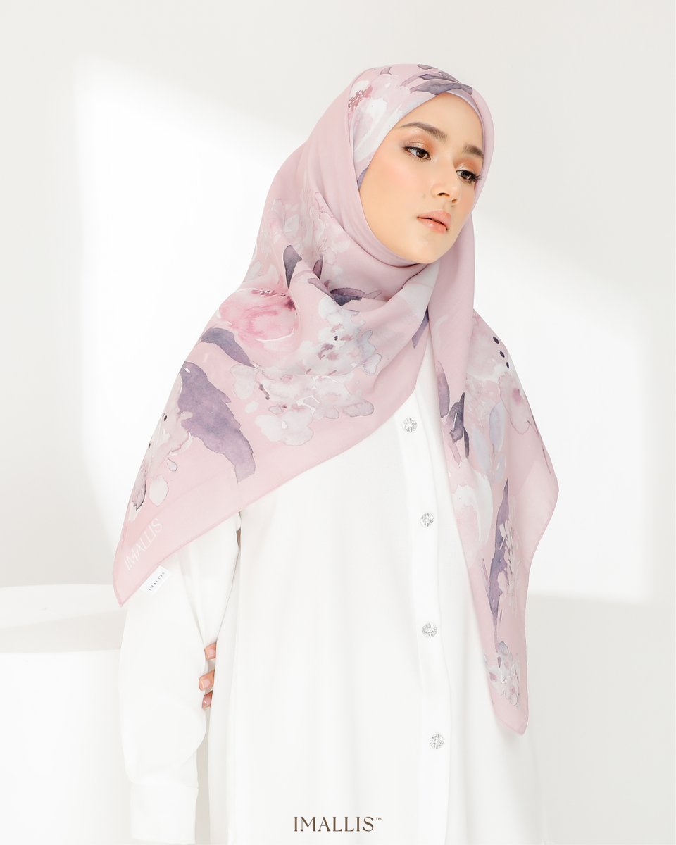 Imallishq's tweet image. Another beautiful printed scarf for Lebaran.✨
Inaya Voile 10 code Anjela &amp;amp; Irene. RM42 sehelai untuk semua saiz sempena Promo Raya 2022.🤩

- Combo 3pcs and above get FREE SHIPPING (sm), RM9 (ss).

#InayaVoile10 #printedScarf #printedSquare #tudungRaya #premiumCottonVoile