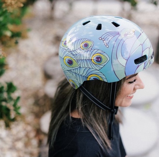 HeadyHelmets's tweet photo. Ruffle some Feathers with this stunning helmet. It features metallic feathers and a pearl finish. Look good and stay safe.

#helmets #adulthelemts #offroadhelmets #urbanbike #babyhelmets #littlenutty #kidsbikehelmet #bike #kidsbike #skater #bicycle #ridingbike #funhelmet https://t.co/Z6wkk21PX5