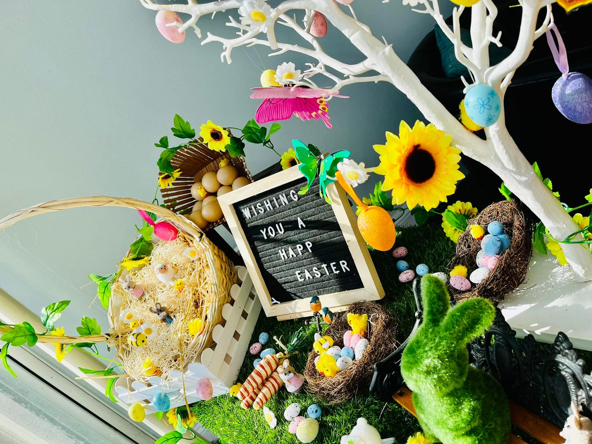CPJField's tweet photo. How sweet is our window display designed by Jodie Hart and Rhia at our #HaineAndSon funeral home in #Polegate 🐰🐣

#Easter #EasterBunnies #Bunny #EasterFlowers #EasterWindowDisplay #EasterDisplay https://t.co/JX2SQf5hA1