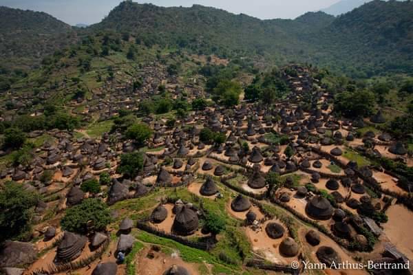 AfricaFactsZone's tweet photo. Lotuko village on the Imatong Mountains in Eastern Equatoria State, South Sudan. https://t.co/QeCe12GQ1K