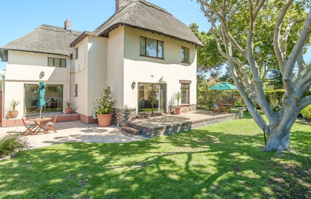 7 BEDROOM HOUSE FOR SALE IN PINELANDS - Sole Mandate
Asking price: R8,500,000
Contact David Sims 082 495 5581 or Christina Van Schoor 082 897 0251 to arrange a viewing.
ow.ly/AbqA50IHhrJ
#KnightFrank #SouthAfrica  #CapeTownProperty #Property