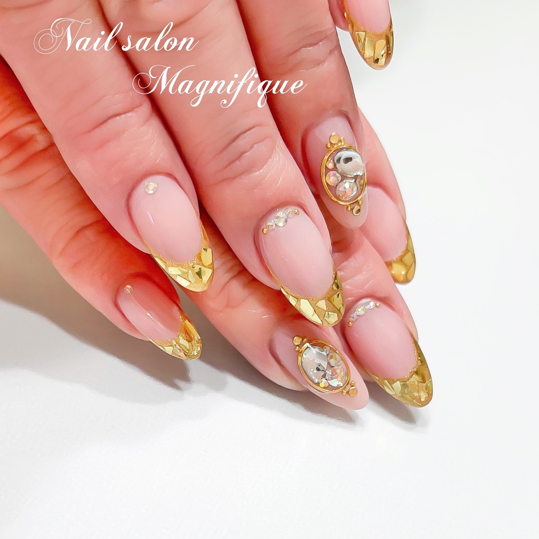 Nailsalon Magnifique Nail Nailsalon ネイル ネイルサロン ジェルネイル ネイルデザイン ロングネイル フレームネイル ビジューネイル フレンチネイル ガラスフレンチ ゴールド シンプルネイル オフィスネイル 大人ネイル 上品ネイル Nailsalon Magnifique Nail Nailsalon ネイル ネイルサロン ジェルネイル ネイルデザイン ロングネイル フレームネイル ビジューネイル フレンチネイル ガラスフレンチ ゴールド シンプルネイル オフィスネイル 大人ネイル 上品ネイル