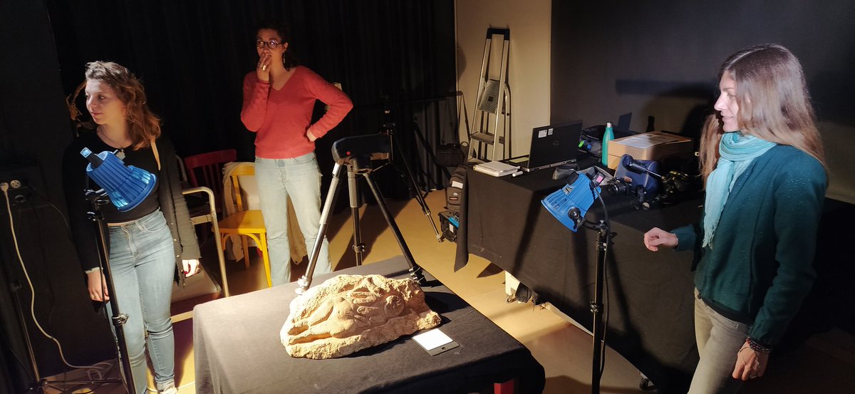QueffelecAlain1's tweet photo. Installation of the hyperspectral camera for the study of the Laussel Venus in the #Quanta project @MuseeAquitaine @PACEA_Bordeaux @archeosciences https://t.co/sdE2gzTMty
