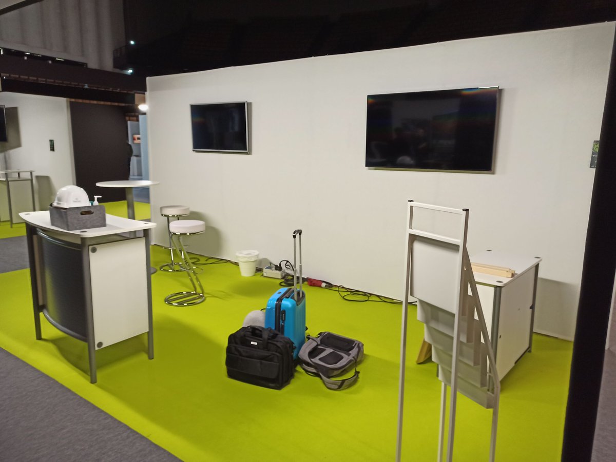 AgenceNumix's tweet photo. Stand A46-A47 @lavalvirtual : work in progress. Notre trio #Numix s'affaire pour vous recevoir dans quelques heures. La suite au prochain épisode 💪 #DeepTwin #immersivelearning https://t.co/WOoyRz4eh4