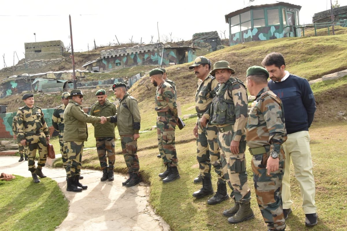 BSF_Kashmir's tweet photo. IG @BSF_Kashmir visited forward areas #Karnah sector, interacted with Army and BSF troops, assessed security situation, operational preparedness #LoC. IG praised, their’s steely commitment while holding ground #forwardareas, high degree of operational synergy between army & BSF. https://t.co/rJEcABoWXh