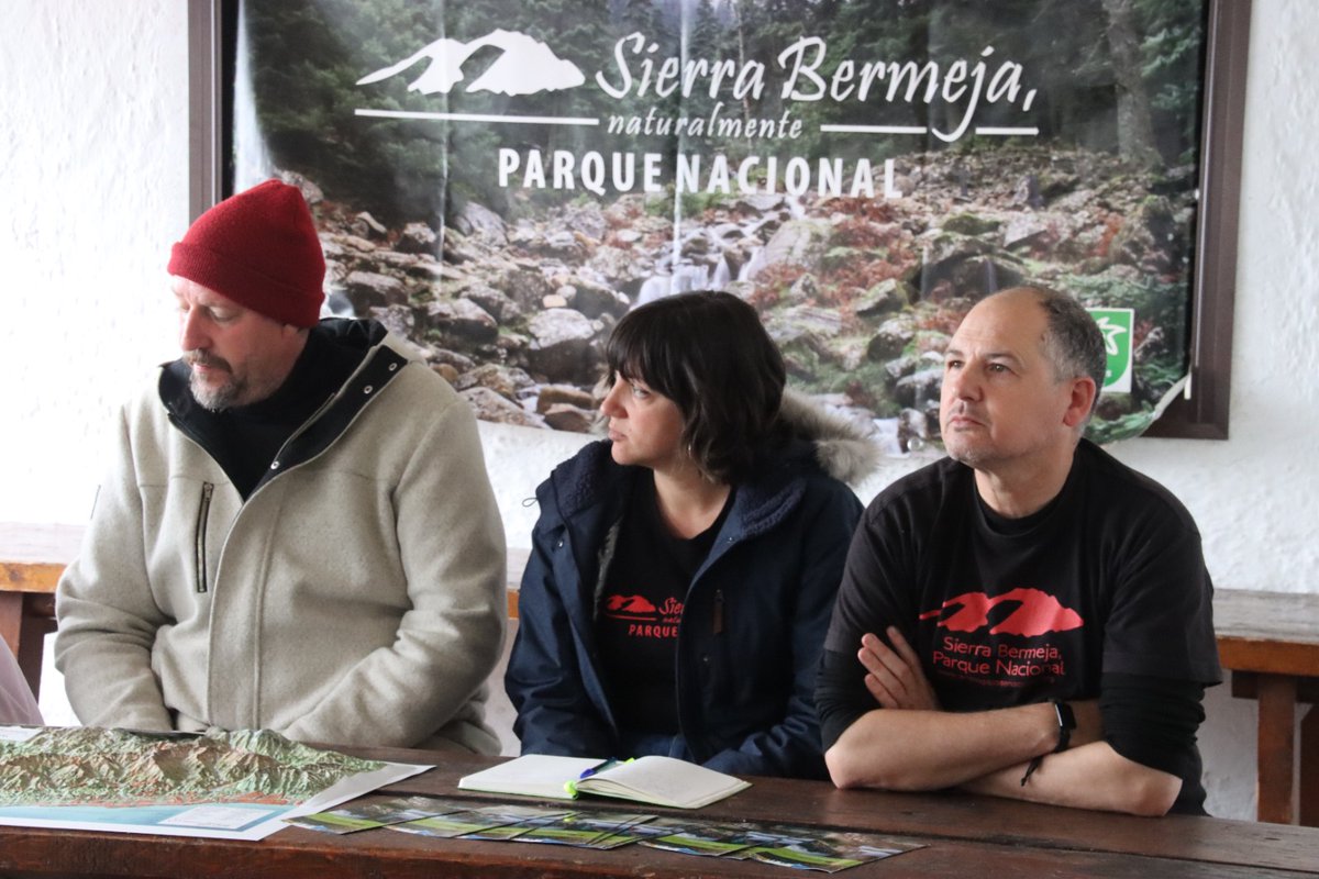 EeA_SB's tweet photo. Recibimos @thomaswaitz, copresidente de @europeangreens, estuvo en Sierra Bermeja y ahora  respalda la protección de @SierraBermejaPN como parque nacional. El ponente de la Estrategia Forestal de la UE quiere preservar el pinsapar-pinar serpentinicola.

@nerydp 
@AndaluciaJunta https://t.co/9EVY79Iwv5