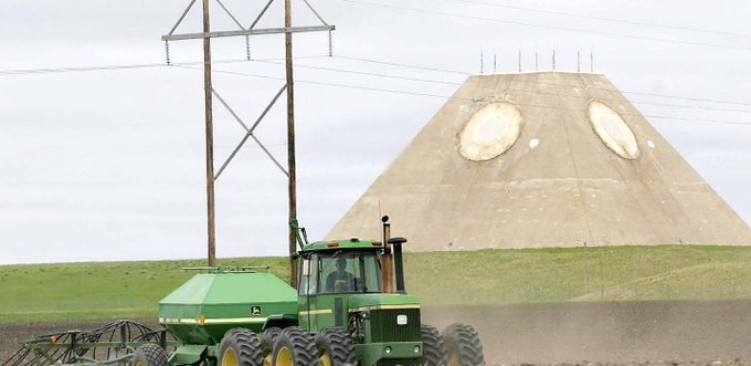 AnnaArtist_'s tweet photo. North Dakota state leaders see the booming #bitcoin mining sector as one pathway for diversifying an economy dependent on oil and agriculture.

'The state has so far announced $3 billion of investment' https://t.co/Pe8YtE5uj8