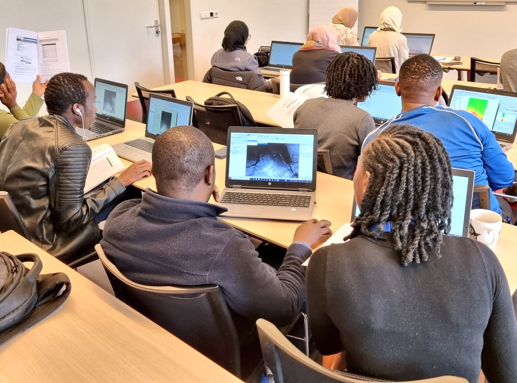 This week I'm teaching catchment delineation with #QGIS and the #PCRaster Tools plugin to <a href="/ihedelft/">IHE Delft 💧 Institute for Water Education</a> students. We're using a preprint of some chapters of the 2nd edition of QGIS for Hydrological Applications that will come out soon! <a href="/locatepress/">Locate Press</a> <a href="/geomenke/">Kurt Menke - @geomenke.bsky.social</a> #qgishydro