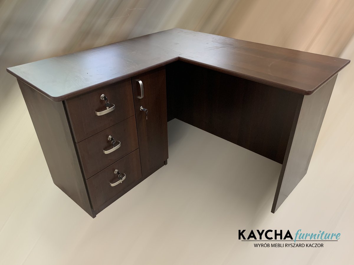 Biurko narożne z szufladami.
Zapraszamy do odwiedzenia naszej strony internetowej kaczormeble.pl

#komputer #biurko #desk #meble #pc #laptop #meblenawymiar #gaming #warszawa #pcmasterrace #radom #kielce #nawymiar #biurowdomu #biuro #szydłowiec #makeup #stolik #mua #makij