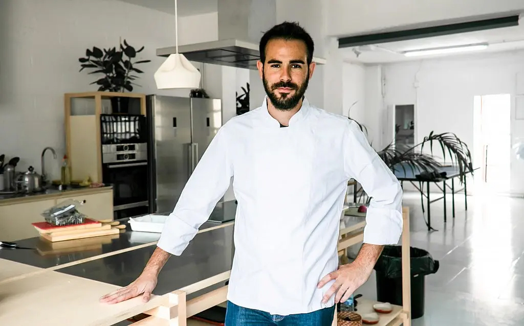 CETT_UB's tweet photo. "Ciències Culinàries i Gastronòmiques em va obrir la porta de la indústria alimentària".
👉Llegeix l'entrevista a @IvoPujiula, alumni del CETT que treballa al departament d'R+D de @fageda: https://t.co/rbNqQaSUoO.
#ThroughConnection #CETTgastronomy #WeAreCETTalumni https://t.co/kBDoFaJik3
