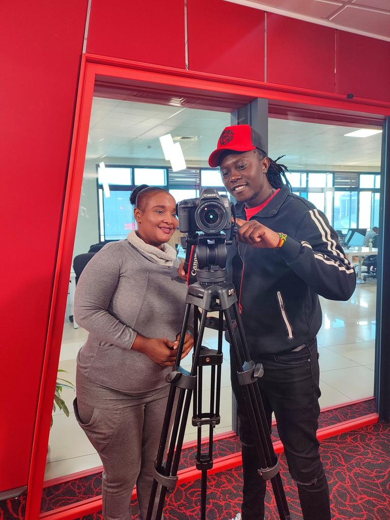 It's time to Vybe Ayard ndani ya 104.5 <a href="/vybezradioke/">Vybez Radio</a> <a href="/browngalnessa/">browngal a gal nessa</a> <a href="/deejaypatiz/">DEEJAY PATIZ</a> #vybeayardAt1