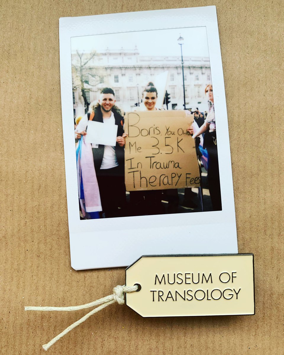 “Boris You Owe Me 3.5k In Trauma Therapy Fees”: protestors at the #bantransconversiontherapy march 10/4/22. 🏳️‍⚧️🏳️‍⚧️🏳️‍⚧️See this sign & hundreds more @BishopsgateInst in the @MoTransology collection.🏳️‍⚧️🏳️‍⚧️🏳️‍⚧️ #trans #TransIsBeautiful #nonbinary #queer #museumactivism