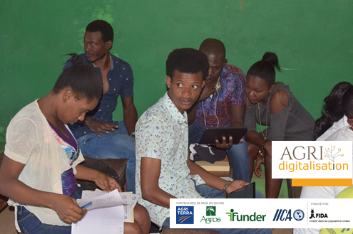 AgriterraLAC's tweet image. Haiti: 22 #ProducerOrganisations from different sectors🐟🌾🥭🍫☕️ developed skills in E-commerce 🛒📲(Facebook for Business and WhatsApp Business). 120 participants, half of them were young farmers🧑‍🌾👩‍🌾. #GrowYourBusiness #AGRIdigitalization
