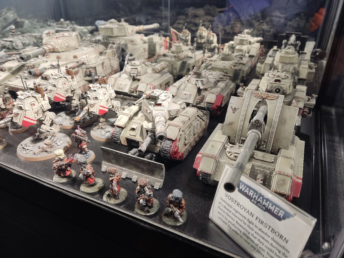 dosdieciseis's tweet photo. Ayer llegué de pasar un finde con los amigos en Warhammer World, ¡y fue un pasote! Es la tercera vez que íbamos, y sigo flipando como si fuese la primera, ¡increíble!
.
#WarhammerCommunity https://t.co/k91JbJvPeo