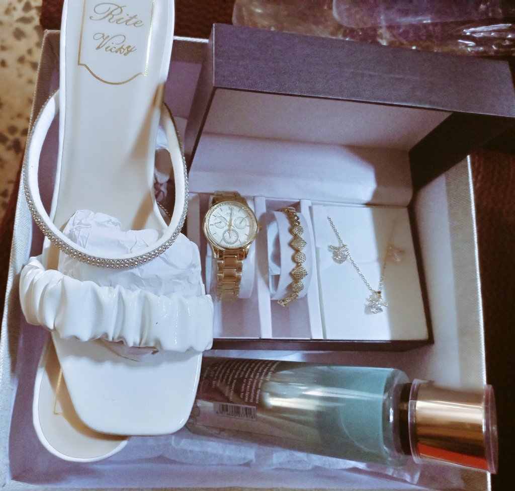 FrKonlinestore's tweet photo. We curate period care box for amazing women to pamper n make them feel special during their circle from 5k,10,15,20k n above

We curate gift box for that special someone in ur life from 20k n above

Location Lagos

@Valhalla_X0 @DONJAZZY 
Funke Akindele Mr Eazi #Toyosi #Odogwu https://t.co/X8KRSM0zVt