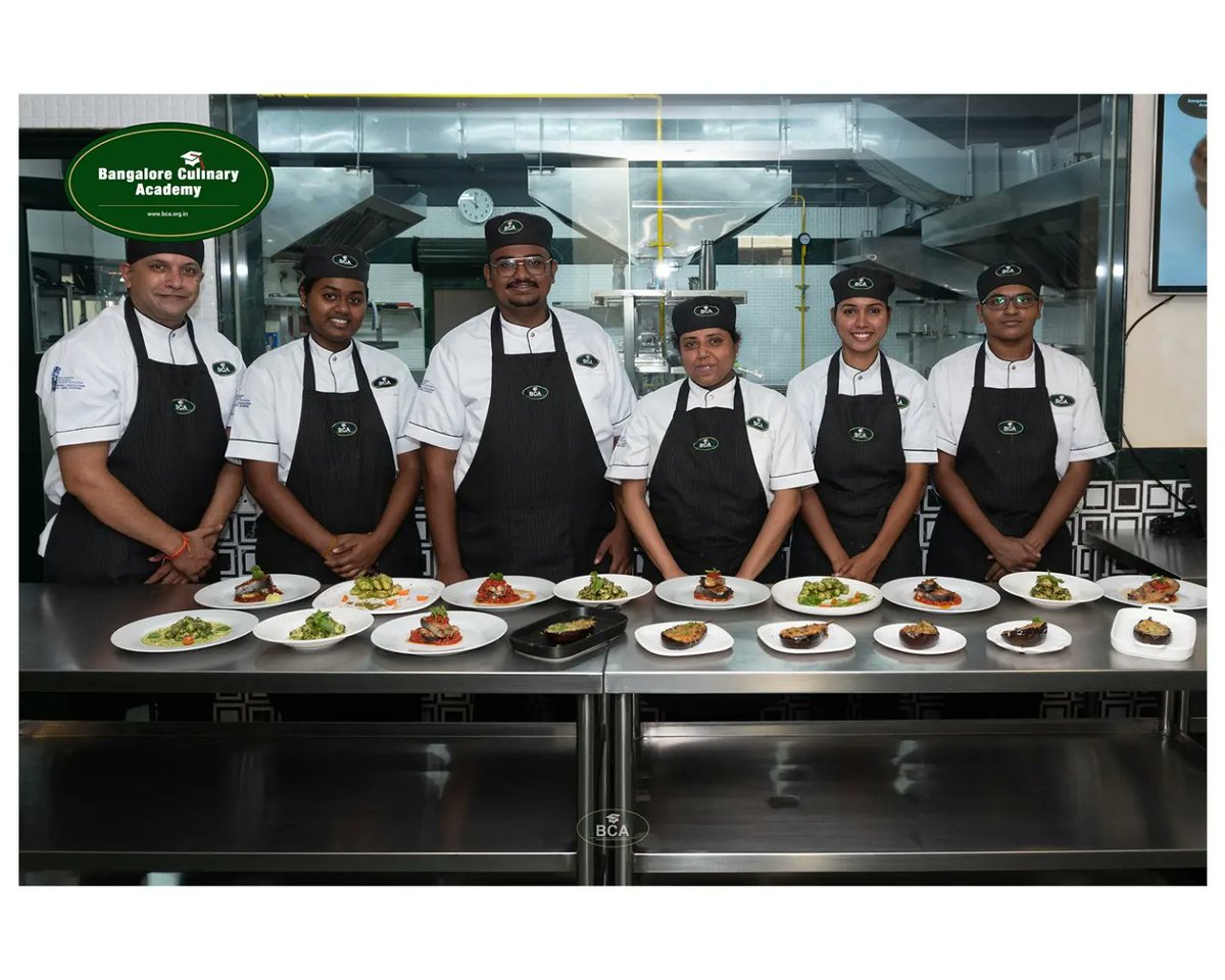bca_tweets's tweet photo. Check out some of the delicious Italian classics from Melanzane Ripiene to pesto gnocchi made by our Culinary Diploma Students from their recent practical class.
#italiancuisine #bangaloreculinaryacademy #chefsofbca #chefsinmaking #italiancuisine #italianfood #chefspost https://t.co/3tO4mxadK6