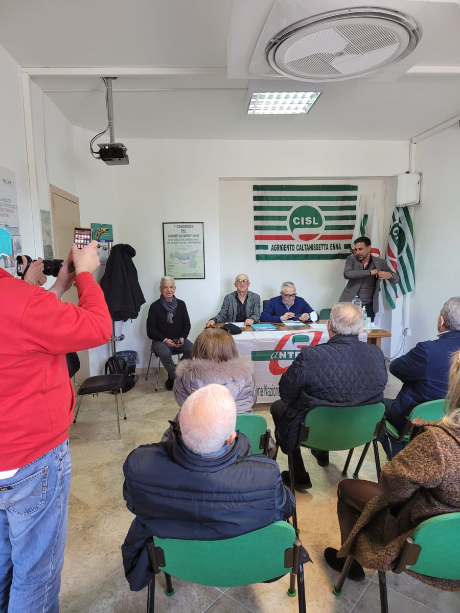 FNPCISLSicilia's tweet photo. Alla Presidenza dell'@AAgrigento è stato eletto il giovane @emiliofedele78 a cui vanno le nostre congratulazioni auguri di buon lavoro @AlfioGiulio @samontalbano49 @AnteasSicilia @FnpCisl @CislSicilia https://t.co/3swc2L8uFn