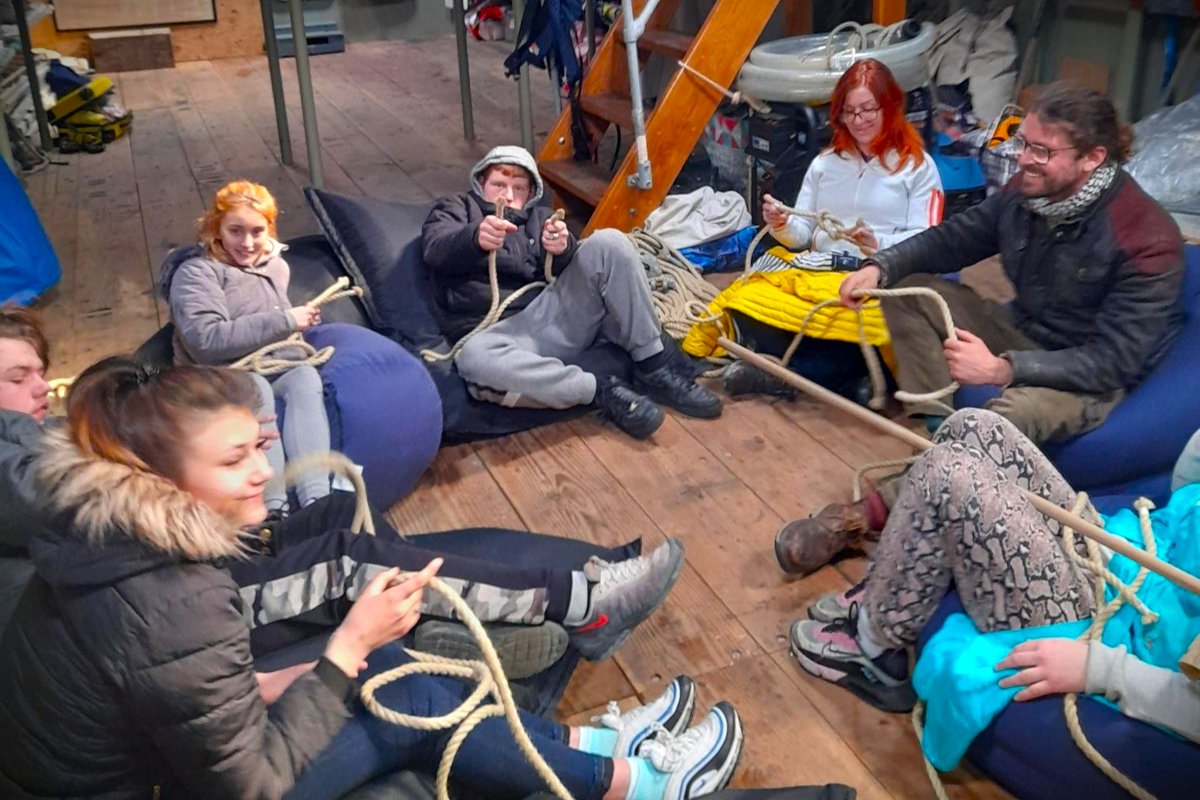 Our friends from Inclusion Ventures, Jaywick, are onboard for our first youth voyage of the year. Here they are dong some chillin' and learnin' down in the hold of Blue Mermaid with barge mate Oli. ⚓️🌤️💨 #seachangesailingtrust #inclusionventures #internationalguildofknottyers