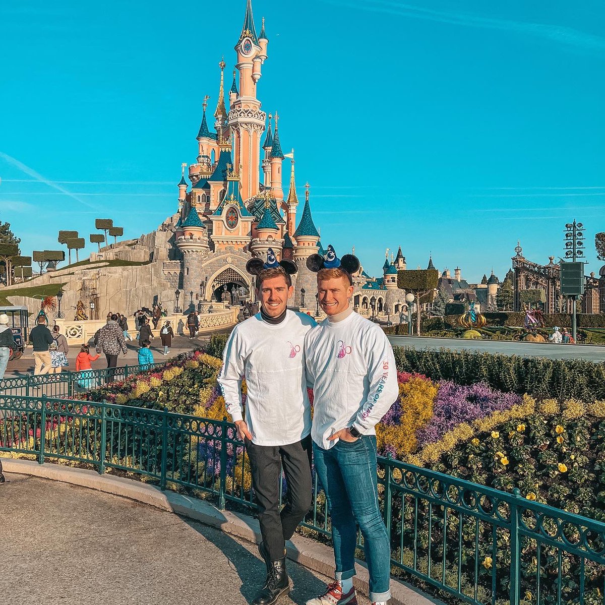 MarkLight_'s tweet photo. Joyeux 30e anniversaire @DisneylandParis https://t.co/Ryl6khS855