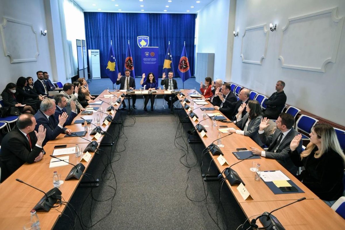 VjosaOsmaniPRKS's tweet photo. Today I established the Council for Democracy &amp; Human Rights, another key #SummitForDemocracy milestone for 🇽🇰.

This Council will ensure the implementation of our commitments. We remain determined to strengthen democracy in Kosovo &amp; around the world, alongside 🇺🇸 @POTUS. https://t.co/QcmdbkRziz