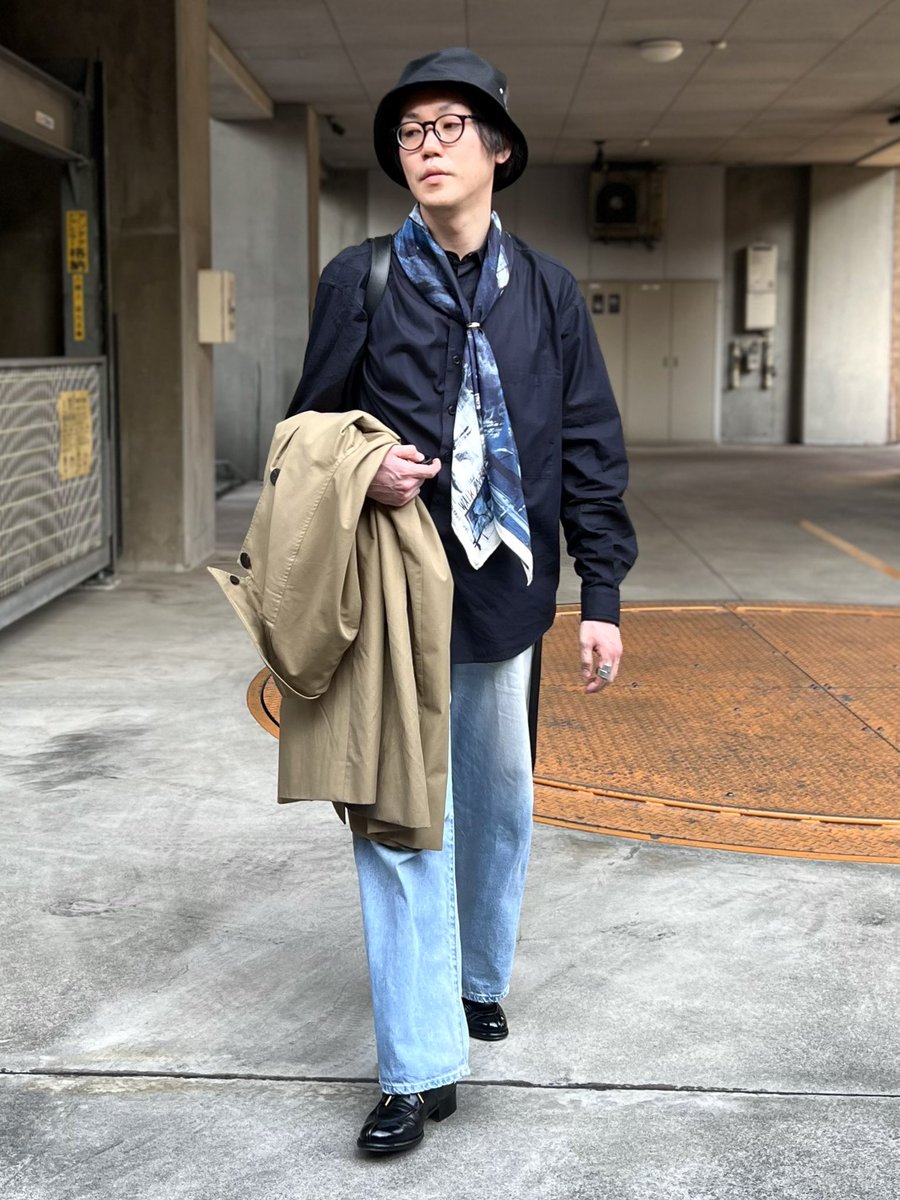 Schuhputzer621's tweet photo. オボイストアートスカーフのグラデーションに合わせたコーデ

outer #studionicholson 
shirts #auralee 
bottoms #woadblue 
buckethat #allege 
eyewear #guepard 
scarf #oboistartscarf 
bag #coach 
watch #tagheuer 
ring #arcraw 
belt #monitaly 
shoes #leyuccas 

#今日のコーデ https://t.co/8llKBr6mxJ