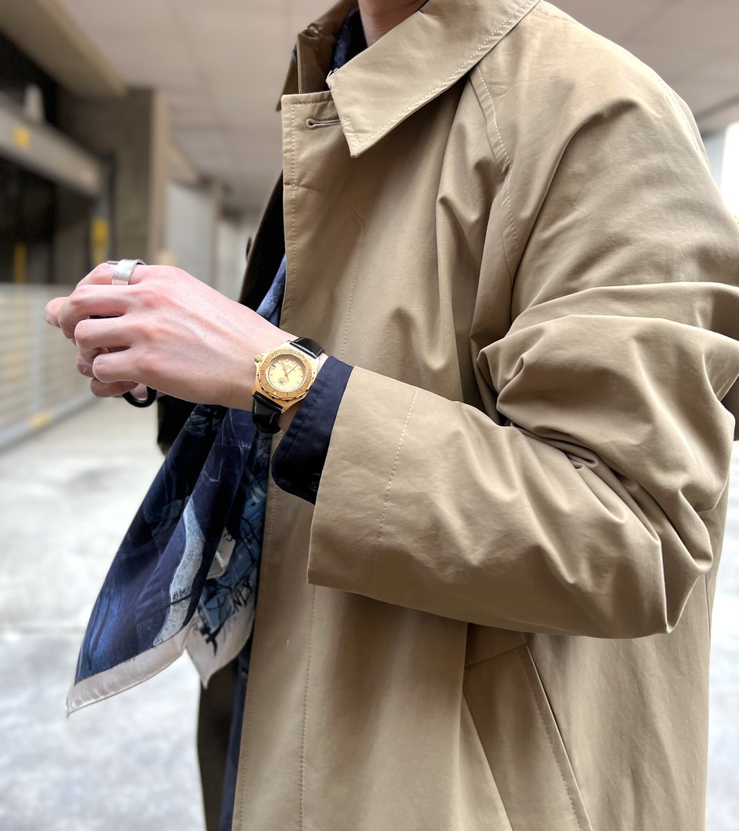 Schuhputzer621's tweet photo. オボイストアートスカーフのグラデーションに合わせたコーデ

outer #studionicholson 
shirts #auralee 
bottoms #woadblue 
buckethat #allege 
eyewear #guepard 
scarf #oboistartscarf 
bag #coach 
watch #tagheuer 
ring #arcraw 
belt #monitaly 
shoes #leyuccas 

#今日のコーデ https://t.co/8llKBr6mxJ