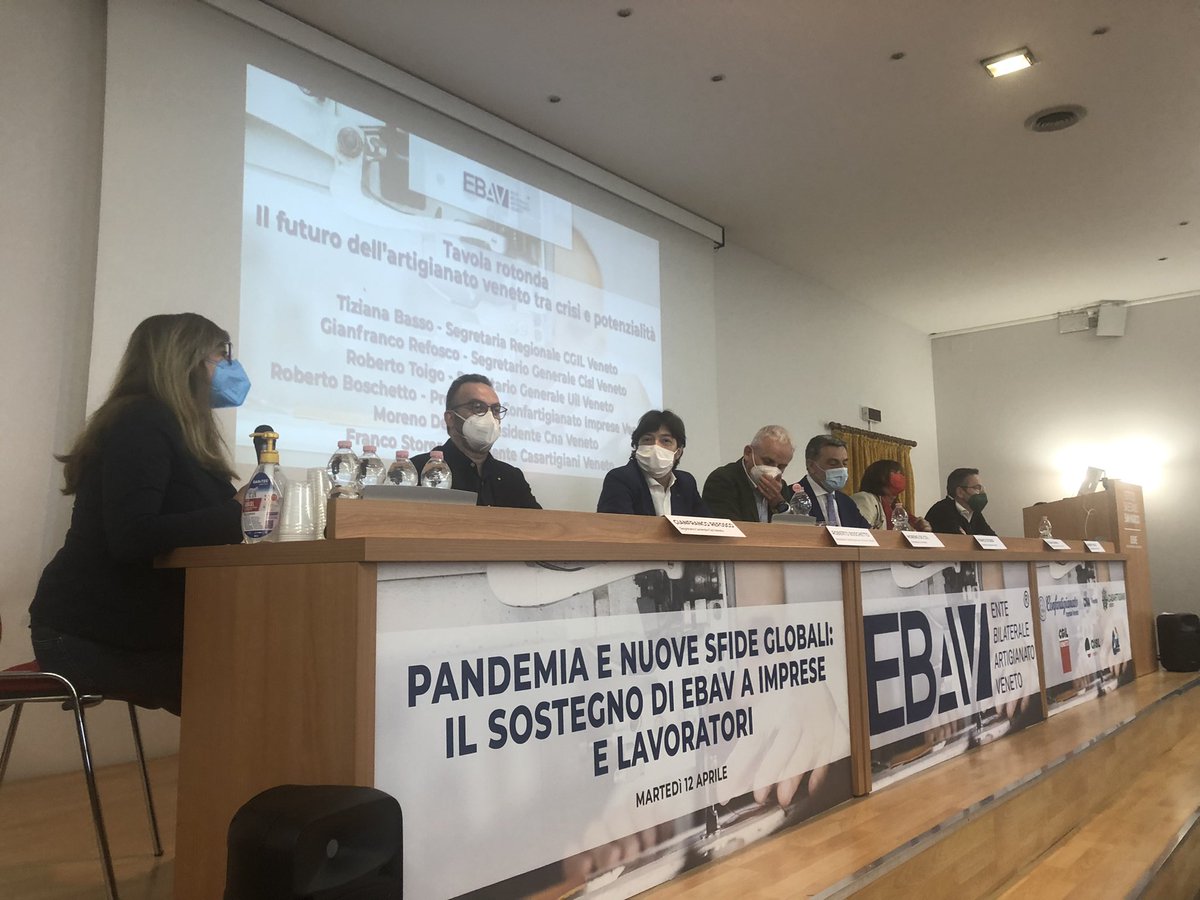 AndreaSaviane1's tweet photo. Tavola rotonda sul futuro dell’ artigianato veneto tra crisi e potenzialità @ConfartVeneto c’è con @BoschettoR assieme ai presidenti altre organizzazioni datoriali e segretari sindacati #Ebav https://t.co/7dkkz5P2CR