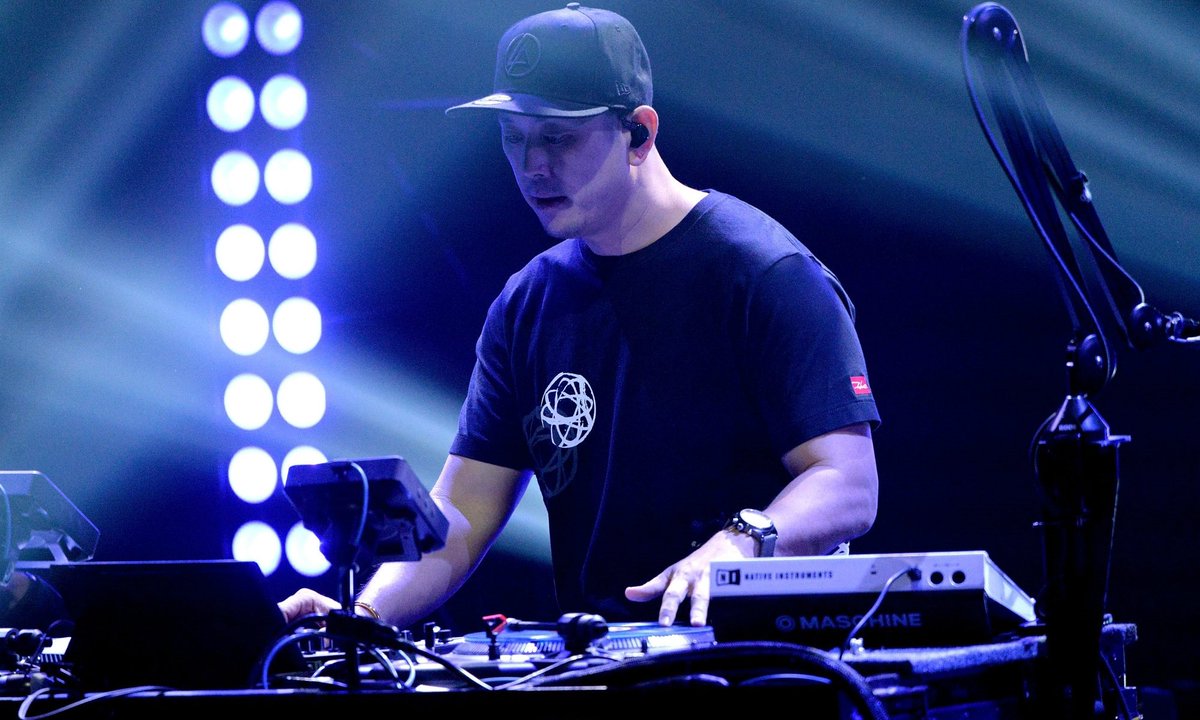 bapetaverse's tweet image. Glad you #BAPEin Joe Hahn @joehahnLP 

He is an American musician, DJ, director and visual artist. Best known as DJ of the American rock band Linkin Park, doing the scratching, turntables, sampling, and programming for all seven of Linkin Park&apos;s albums. 

#WGB #BAPETAVERSE #NFT