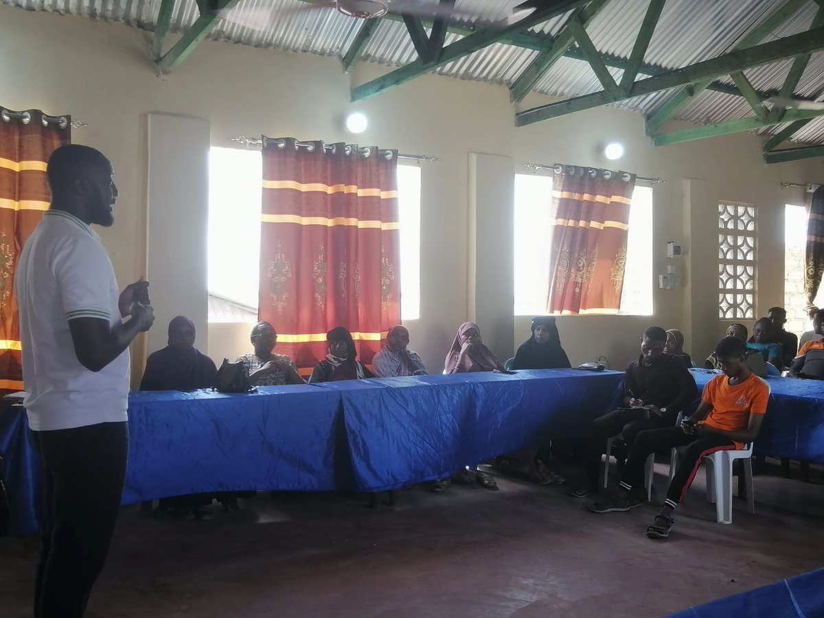 katibainstitute's tweet photo. We are in #LamuCounty engaging with Human Rights Defenders from #Amu &amp; Pate on key issues that the communities have prioritized with a view to seeking solutions that are community-led and community-owned. 

#IamAHumanRightsDefender https://t.co/IXJfXsJHaS