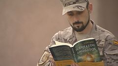 anamar_vila's tweet photo. Ya puedes volver a escuchar la entrevista a @danielfopiani , sargento de Infantería de Marina y escritor.
Tertuliamos sobre su último libro #ElCorazónDeLosAhogados
https://t.co/dZtzmd6GdA
#radio #oyentes #leer #lectura #escritores #novelas @Planetadelibros @edit_planeta https://t.co/KumvyUsxn8