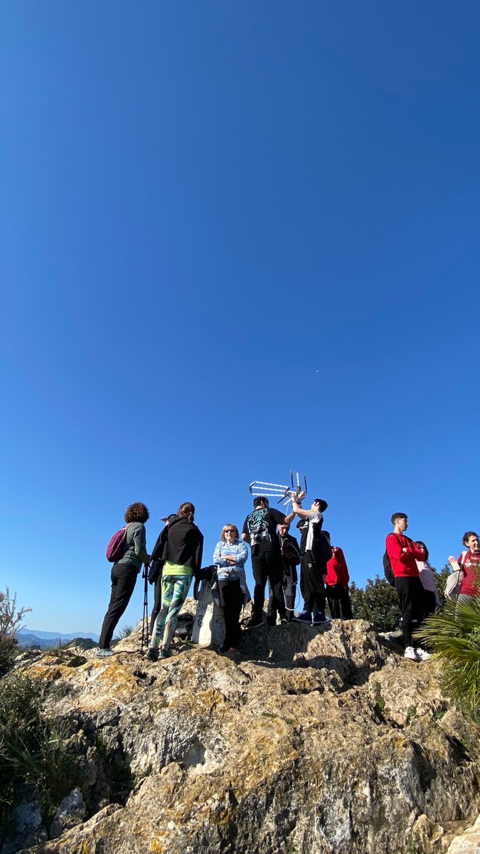 Realitzem pràctiques de taller en la Casella

El passat 7 d'abril vam traslladar les classes pràctiques que els alumnes del nostre centre realitzen en els tallers a un entorn obert i natural com la Casella.

+ info en fpalzira.es/web/index.php/…