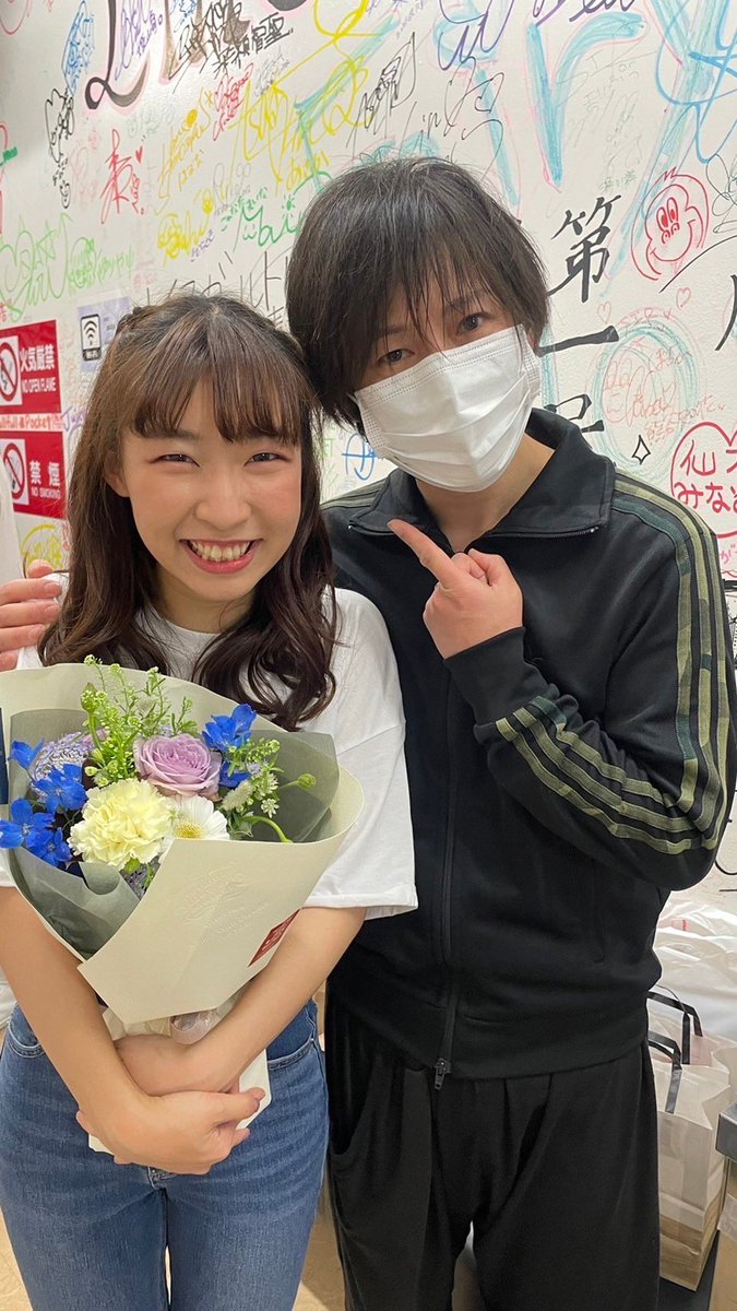 今日で1期ぴーす全曜日が無事完走✨
メンバーに出会えて、お客様に出会えて、SHOWDINERに出会えて、本当に嬉しかった😭😭
そして、そんなSHOWDINERを作ってくださったヒロさん、本当にありがとうございました🙏🏻大感謝です✨
みーんな大好き❤️❤️❤️❤️
(お花の色が←)
 #SHOWDINER #MakeaPiece