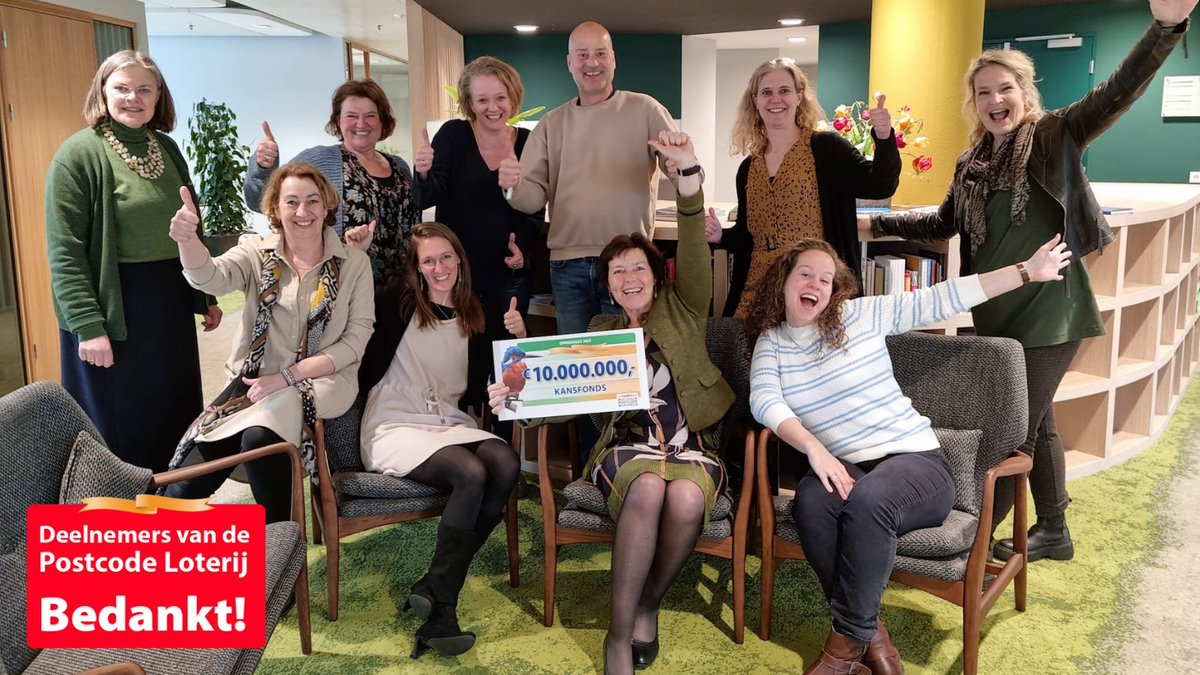 Geweldig! Deze week mochten we van de <a href="/PostcodeLoterij/">Postcode Loterij</a> een cheque van 10 miljoen euro in ontvangst nemen. 💚 Alle deelnemers van de Postcode Loterij: heel erg bedankt 💐 Met dit geld geven we samen nog meer mensen een thuis. #deelnemersbedankt #thuisgeven