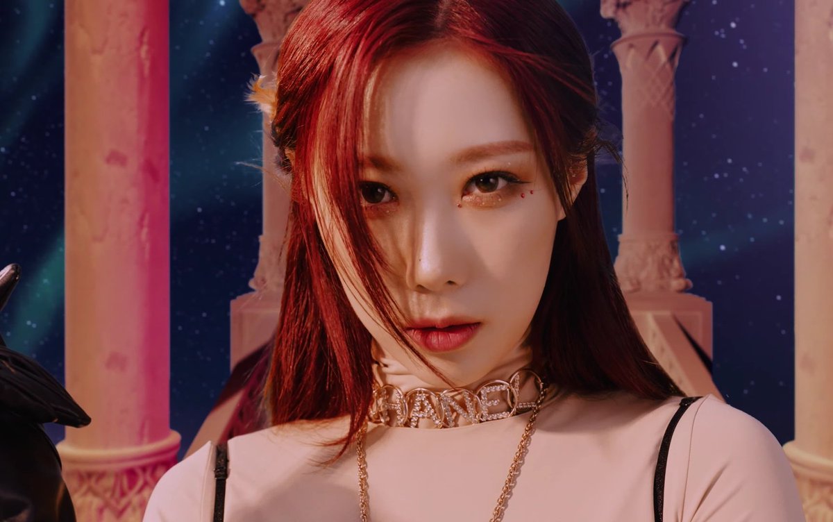 handongthinker's tweet photo. she did it  For the  fruit people

#드림캐쳐 #Dreamcatcher
#2nd_Album #Apocalypse 
#Save_us #MAISON https://t.co/UVuIu2Qzhv